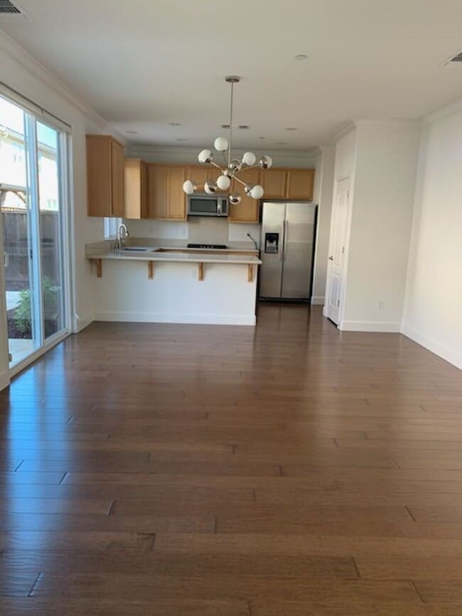 Building Photo - 125 Caspian Way