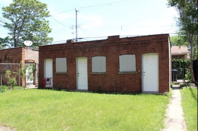 Building Photo - 7427 S Chappel Ave