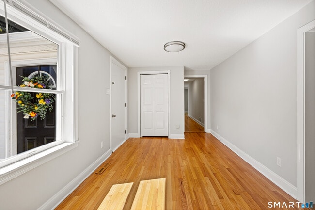 Building Photo - 387 Mixville Rd