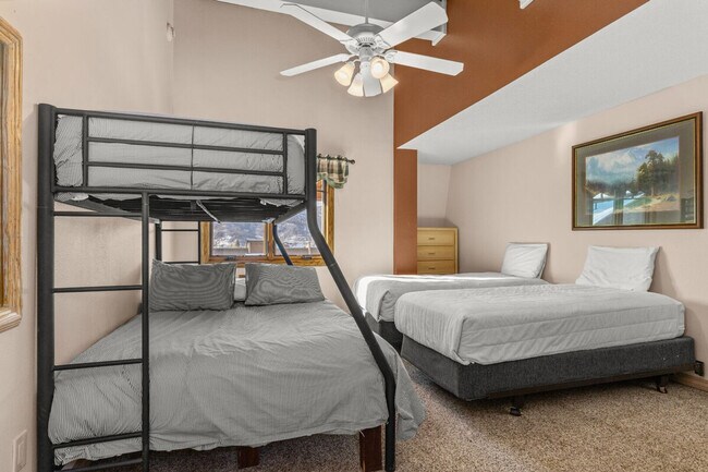 Building Photo - 1957 Cimarron Cir