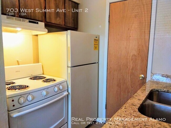 Building Photo - 703 W Summit Ave