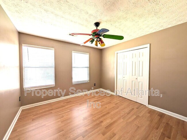 Building Photo - 314 Country Club Dr