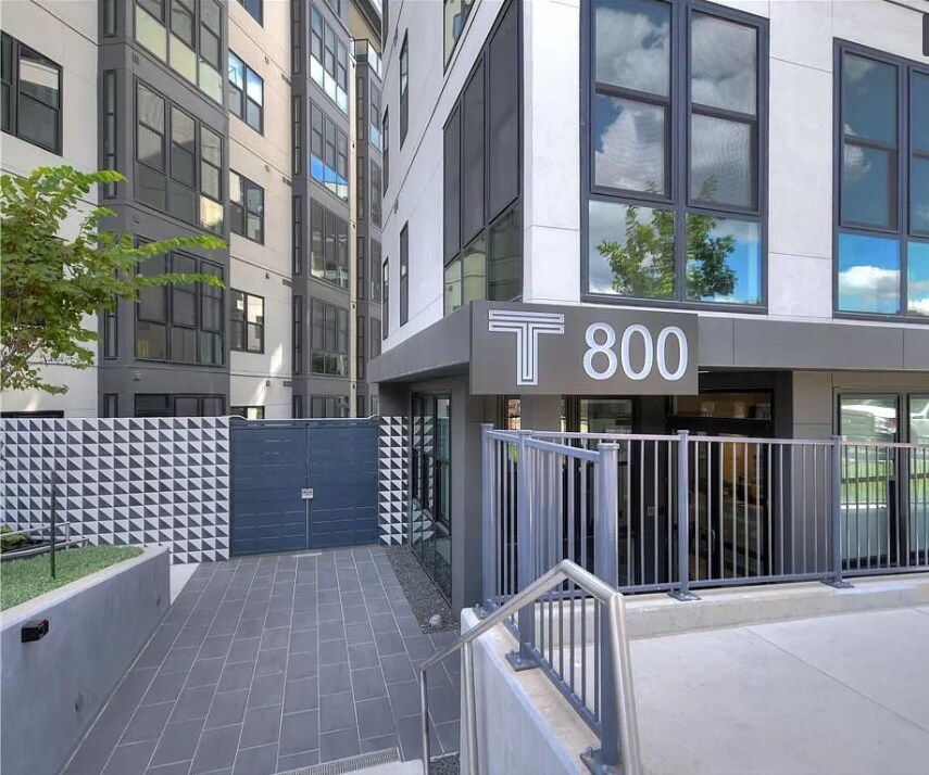 Building Photo - 800 Embassy Dr