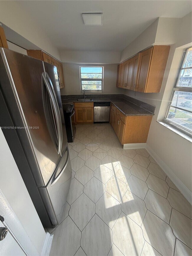 Building Photo - 1540 NE 191st St