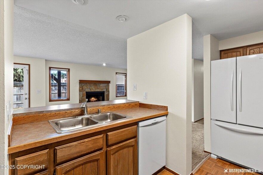 Building Photo - 2220 Sentry Dr