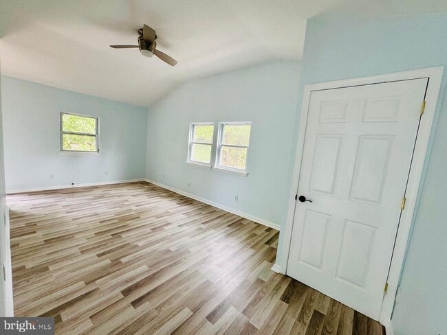 Building Photo - 3614 Lakeside Dr