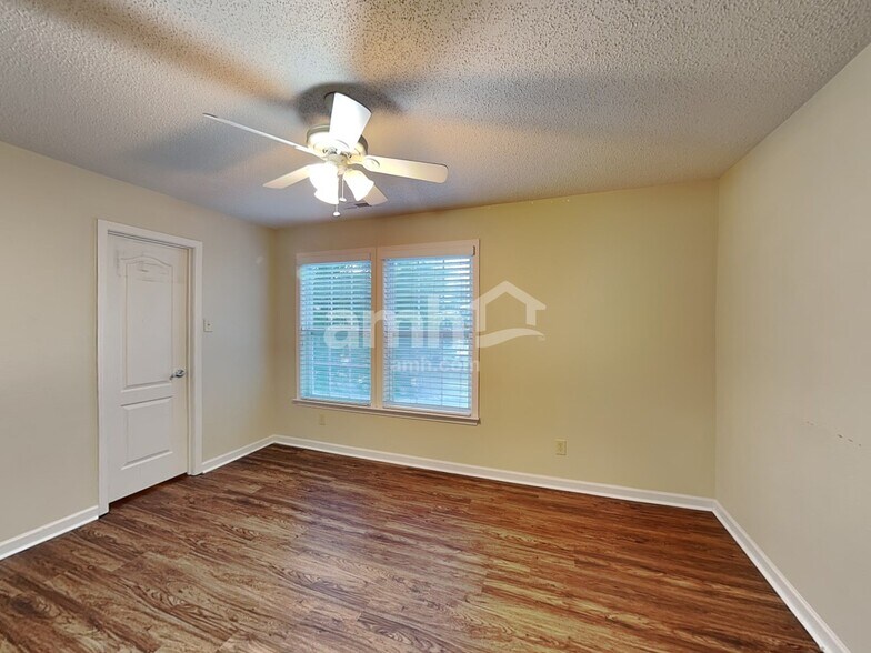 Building Photo - 5631 Hammermill Dr