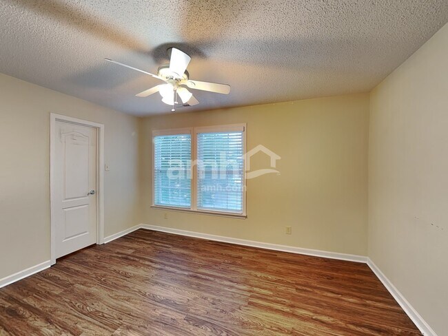 Building Photo - 5631 Hammermill Dr
