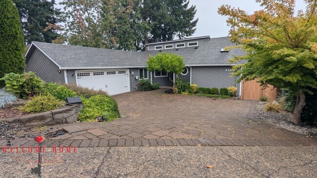 Primary Photo - Huge waterfront home, fully furnished, boa...