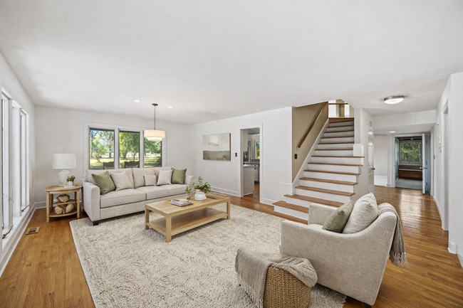 Building Photo - 709 Orchard Ln