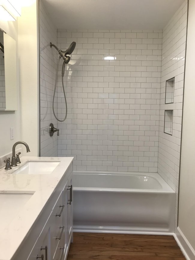 Building Photo - Hyde Park gem with Casita!!!