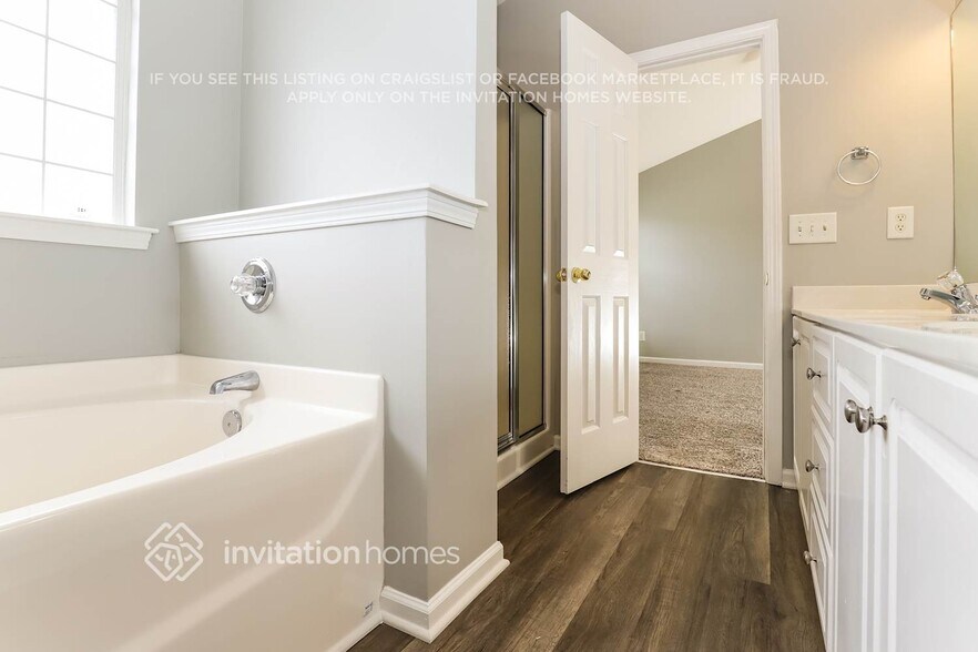 Building Photo - 2415 Pepperstone Dr