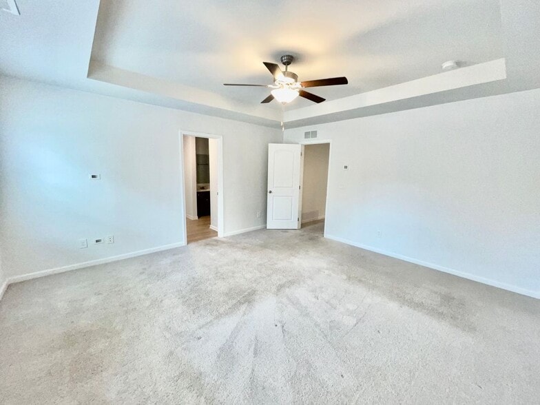 Building Photo - 525 Ruths Dr