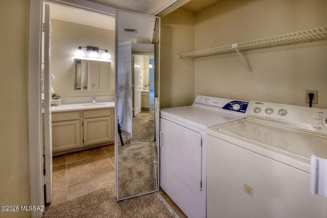 Building Photo - 6655 N Canyon Crest Dr