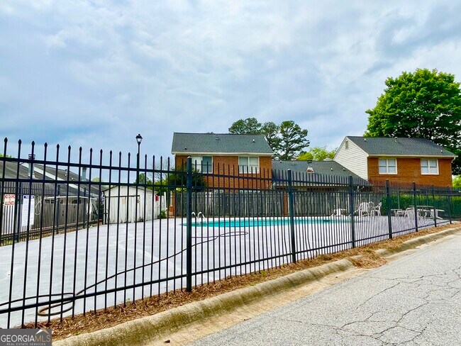 Building Photo - 595 Macon Hwy