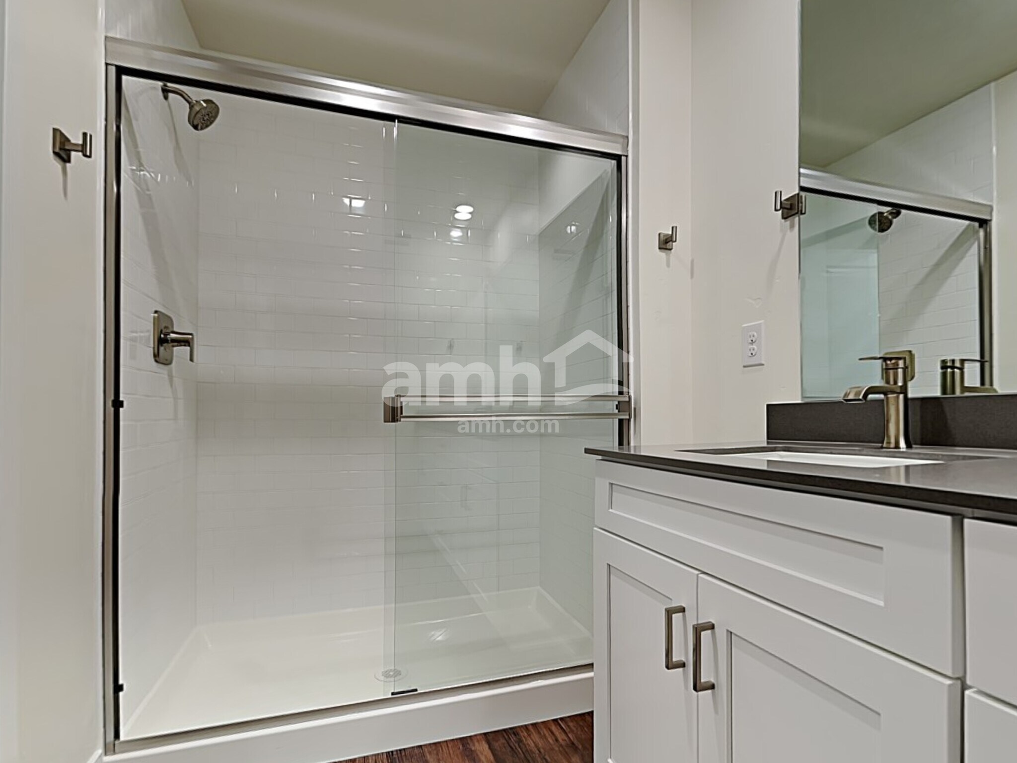 Building Photo - 701 S Rocker Ave