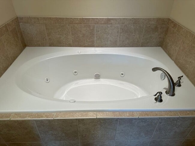 Building Photo - Condo in gated Anderson Creek Club!