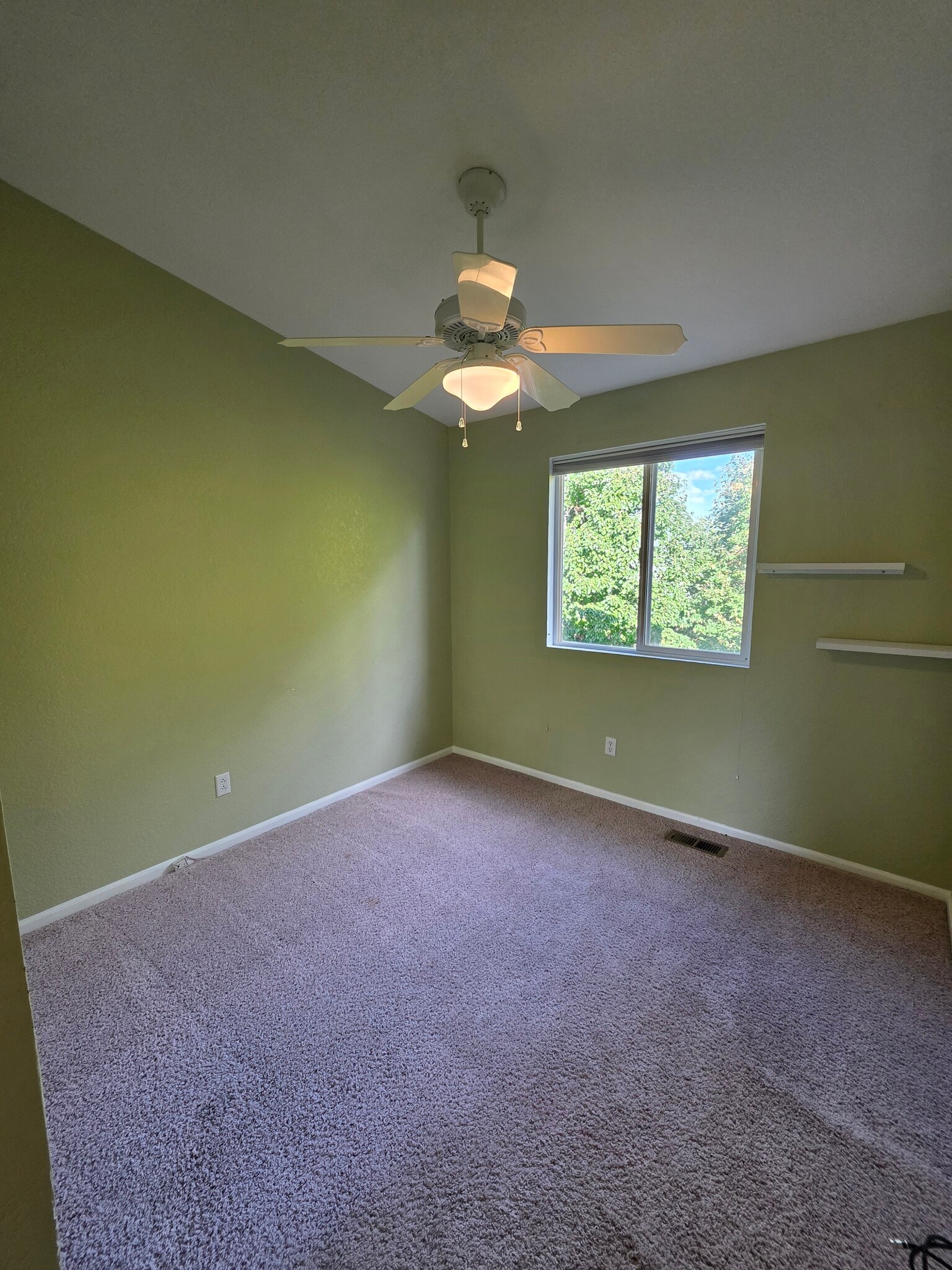 Building Photo - 8116 Eagleview Dr