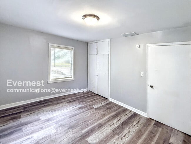 Building Photo - 618 Brunson Ave