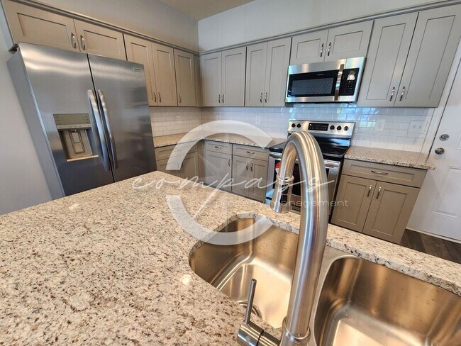 Building Photo - 6406 Olmadison Pl