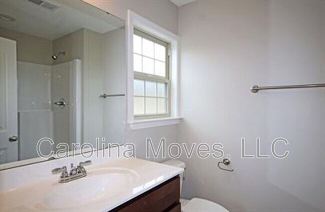 Building Photo - 105 Lockeland Park Dr