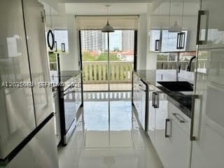 Building Photo - 3000 Island 603 Is