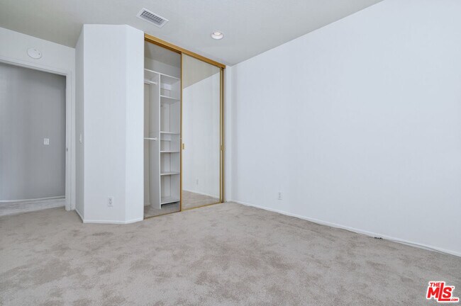 Building Photo - 2649 Rikkard Dr