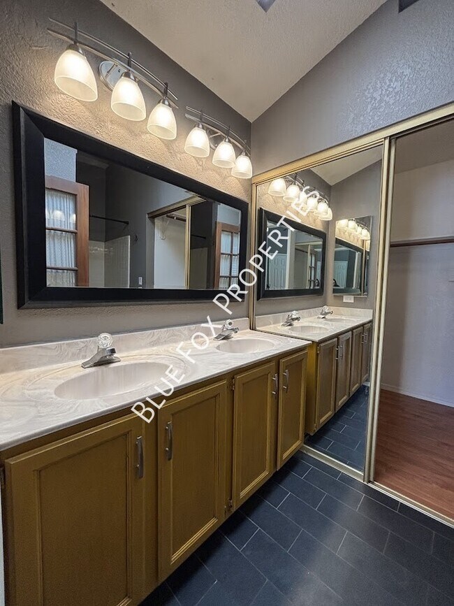 Building Photo - 4780 W Lessing Ln