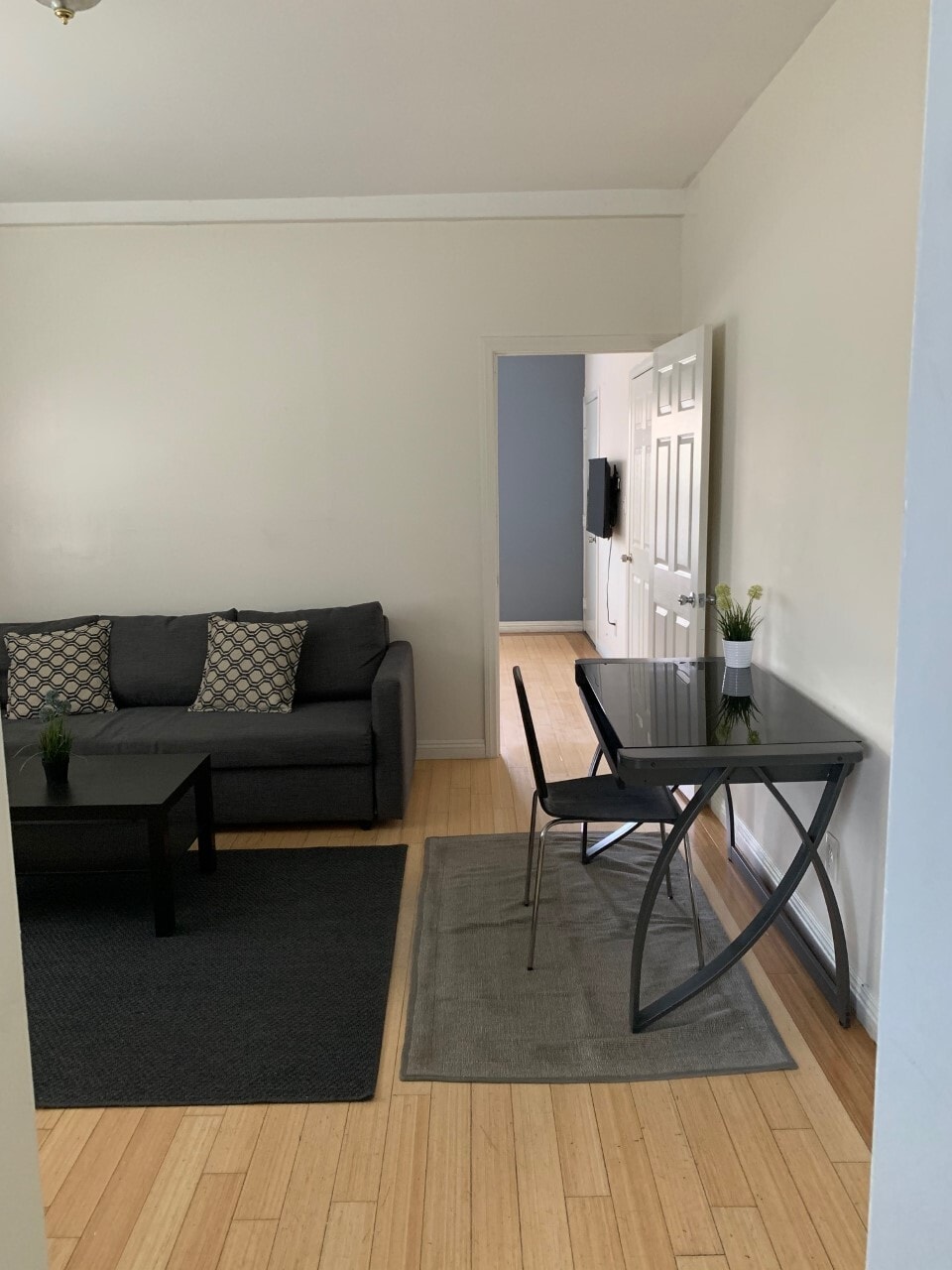 Livingroom - 1400 W Olympic Blvd