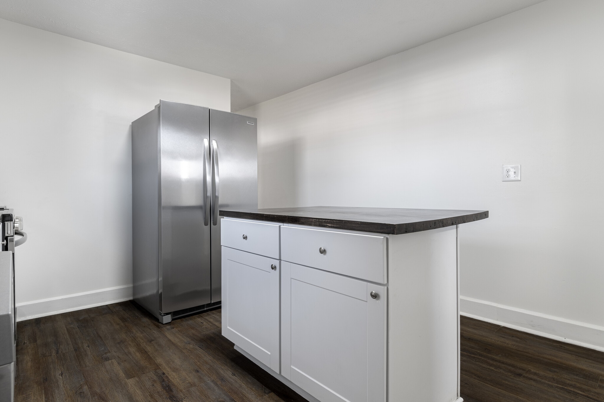 Building Photo - 410 E Beecher St