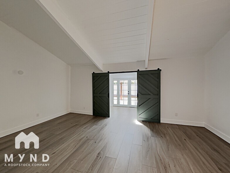 Building Photo - 13942 Mango Dr