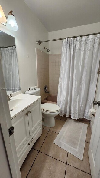 Building Photo - 3 Forest Hills Ln