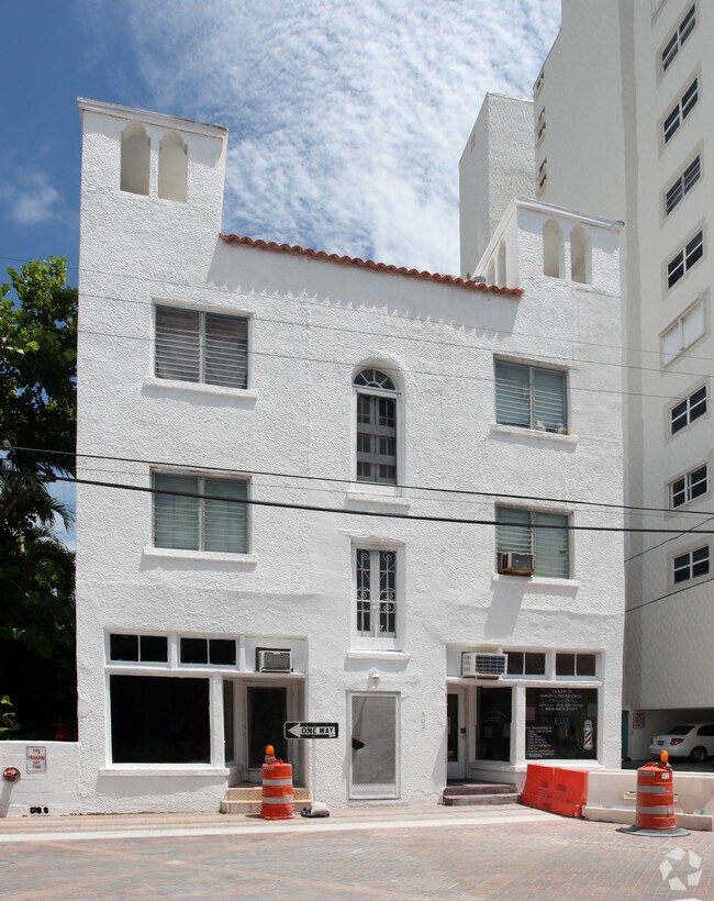 Building Photo - The Arizona House