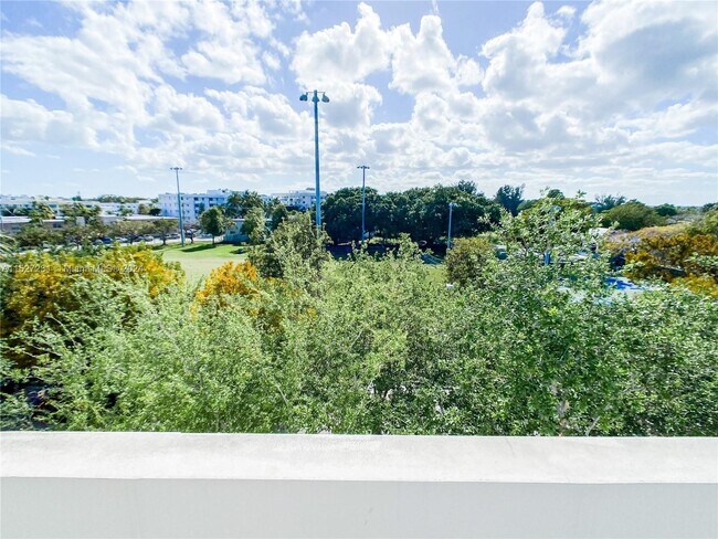 Building Photo - 163 N Shore Dr