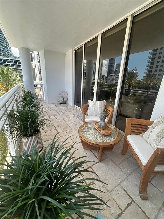 Building Photo - 901 Brickell Key Blvd