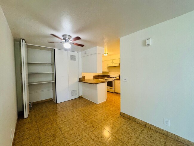 Building Photo - 2340 W Greenacre Ave