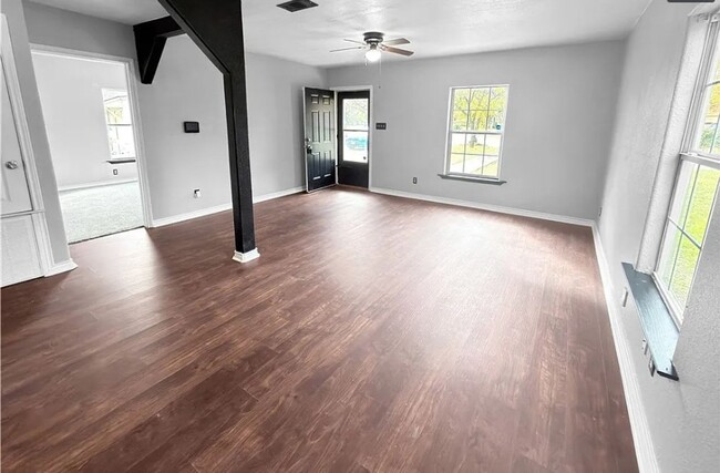 Building Photo - 410 Mayborn Dr