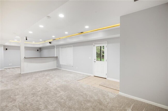Building Photo - 51 Pine Way