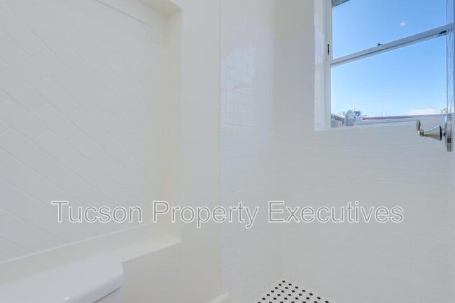 Building Photo - 89 W Simpson St