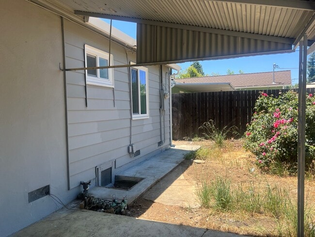 Building Photo - 2257 Fruitridge Rd