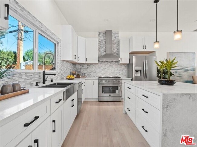 Building Photo - 17601 Rhoda St