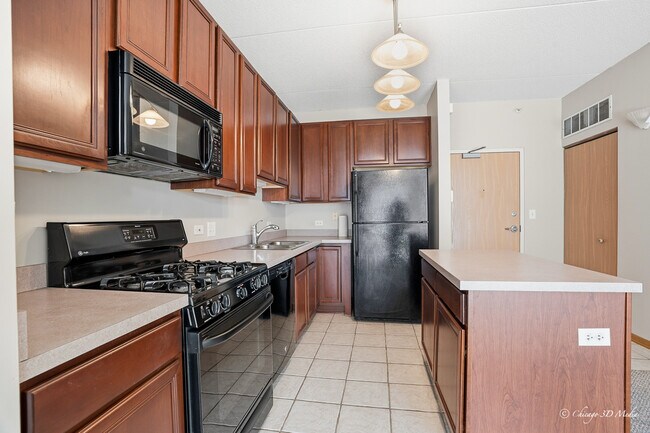 Building Photo - 515 Main St