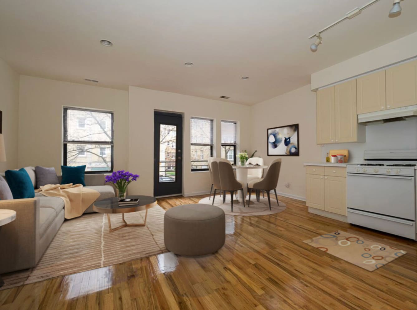 Building Photo - 917 W Dakin St