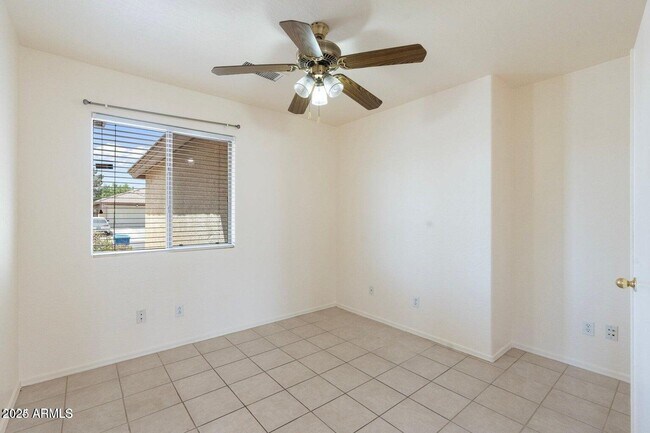 Building Photo - 10833 W Elm Ln