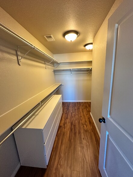 Building Photo - 2785 Exmoor Ln