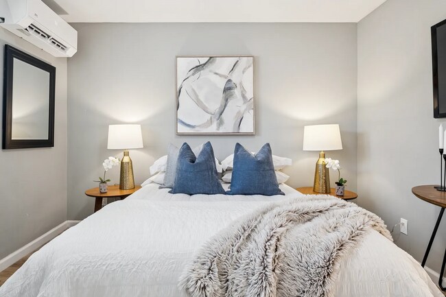 Building Photo - Stylishly Renovated 3-Bedroom Home with Private Patio in Grays Ferry — Accepting ALL PHA voucher ...