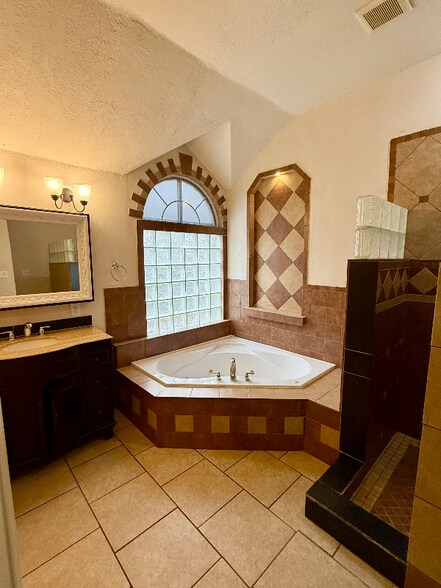 Building Photo - 3121 Fox Hollow Dr