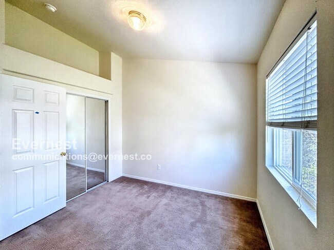 Building Photo - 7324 Edgebrook Dr