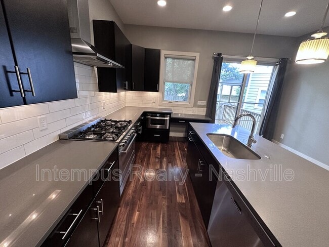 Building Photo - 929 13th Ave S