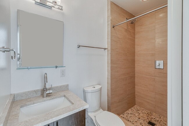 Building Photo - Northern Liberties Townhome with Garage